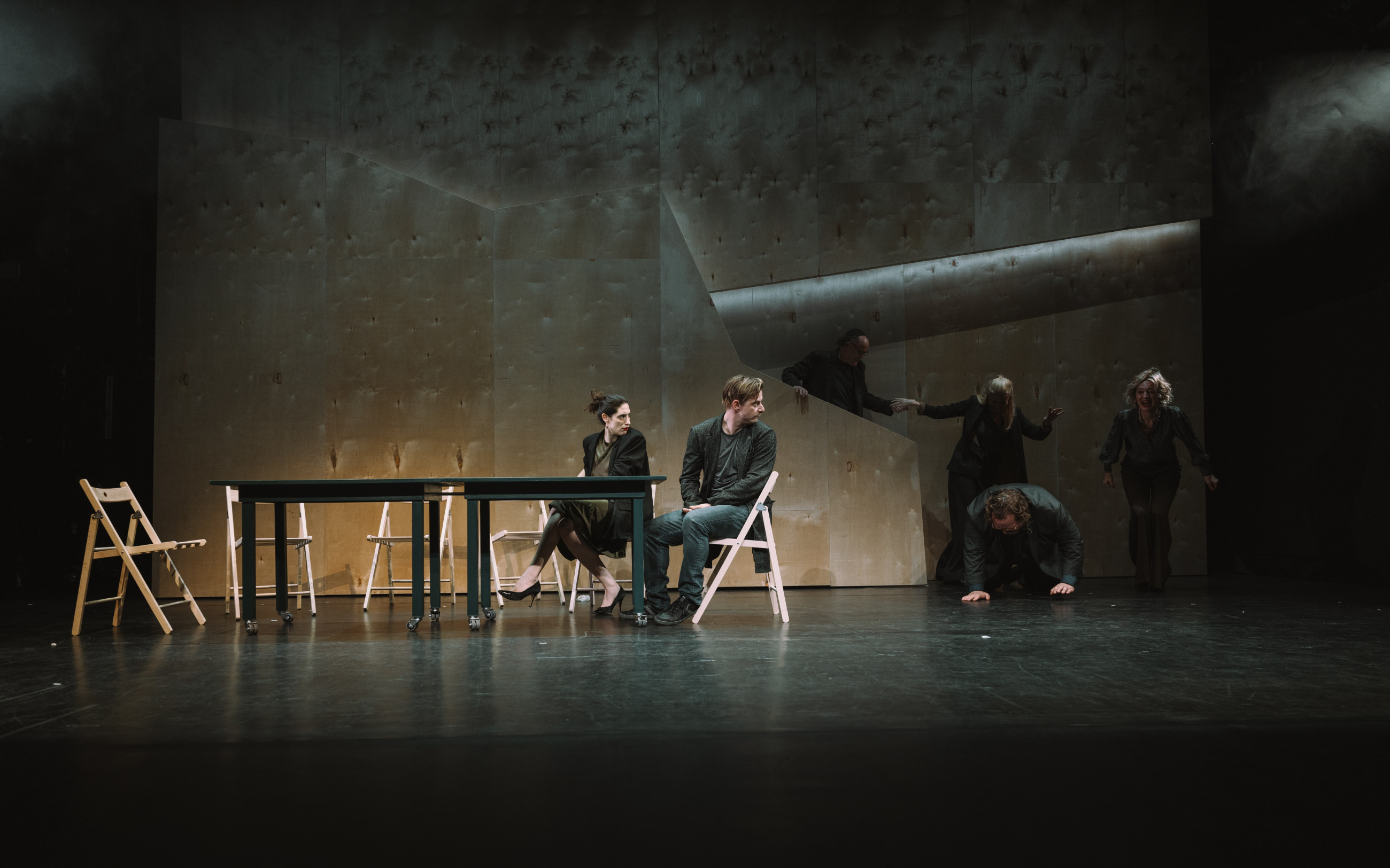 BURZOAZIJA 2000x1250